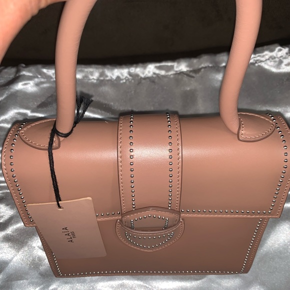 Alaïa Leonie Small Nude Bag - Picture 5 of 15